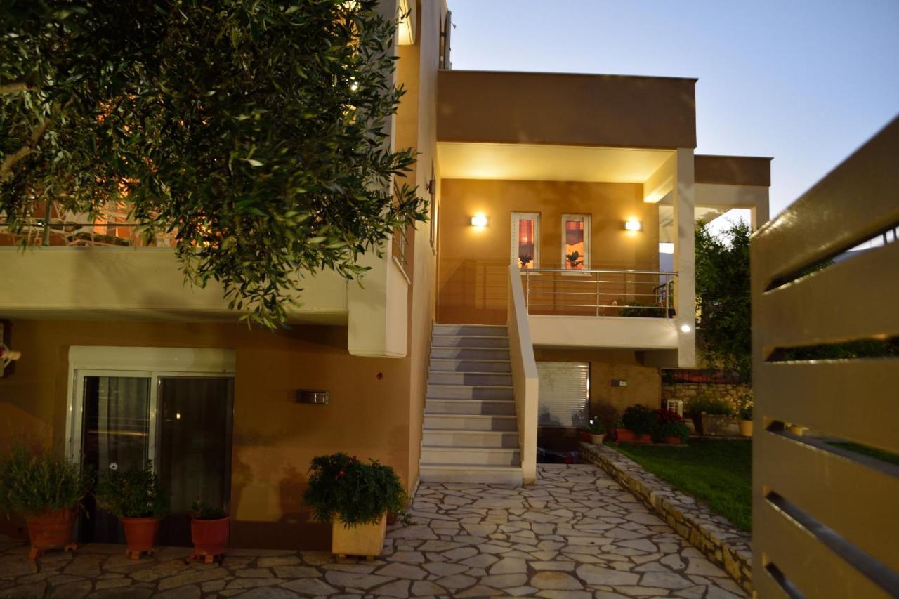 Fou'S Luxury Apartment Nafpaktos エクステリア 写真